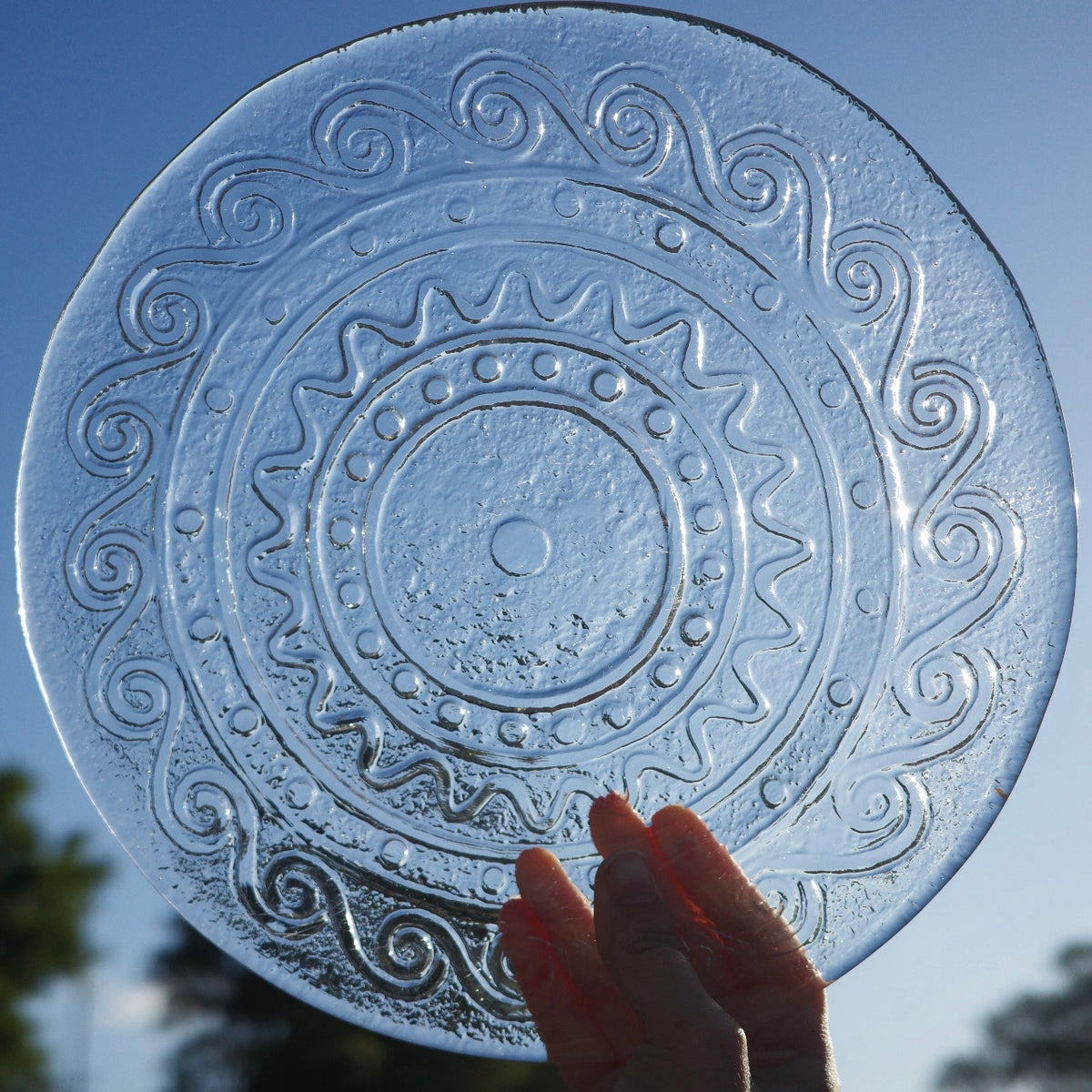 THE VINTAGE SPIRAL PATTERN GLASS PLATE