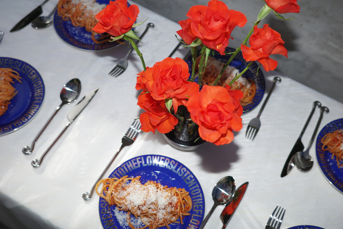blue ceramic plates paired with spiral cutlery and orange roses