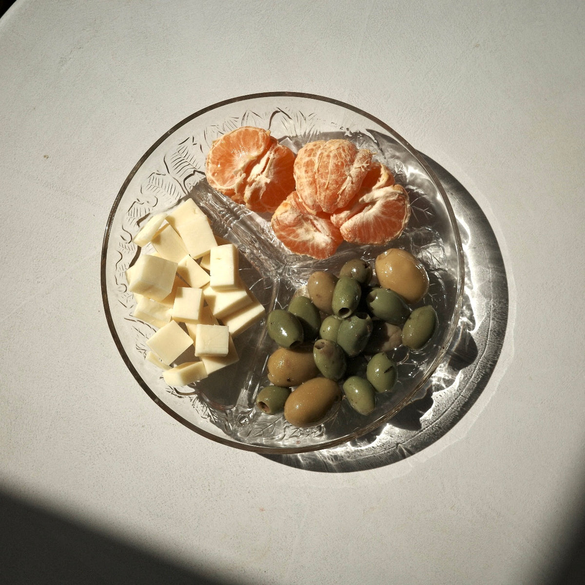 THE VINTAGE GLASS PLATTER TRAY