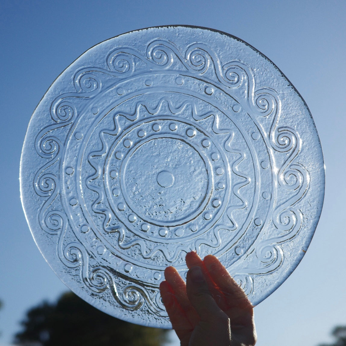 THE VINTAGE SPIRAL PATTERN GLASS PLATE