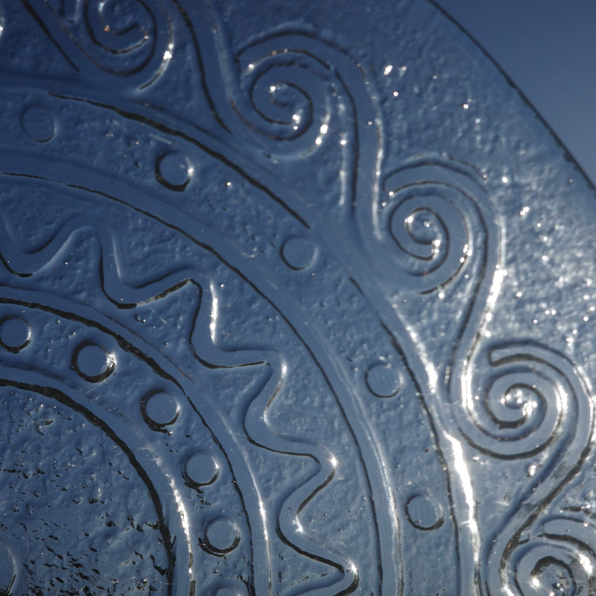 THE VINTAGE SPIRAL PATTERN GLASS PLATE