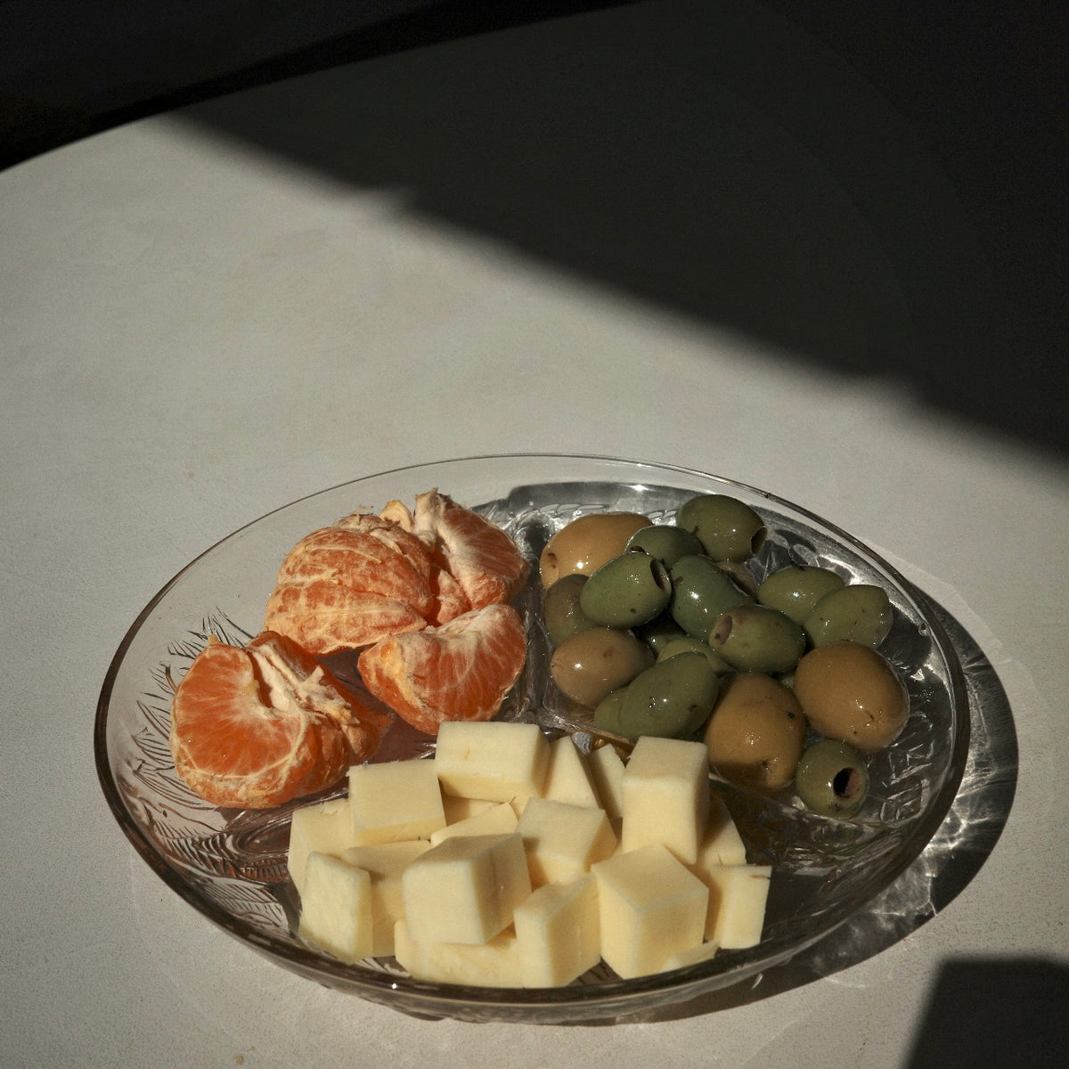 THE VINTAGE GLASS PLATTER TRAY