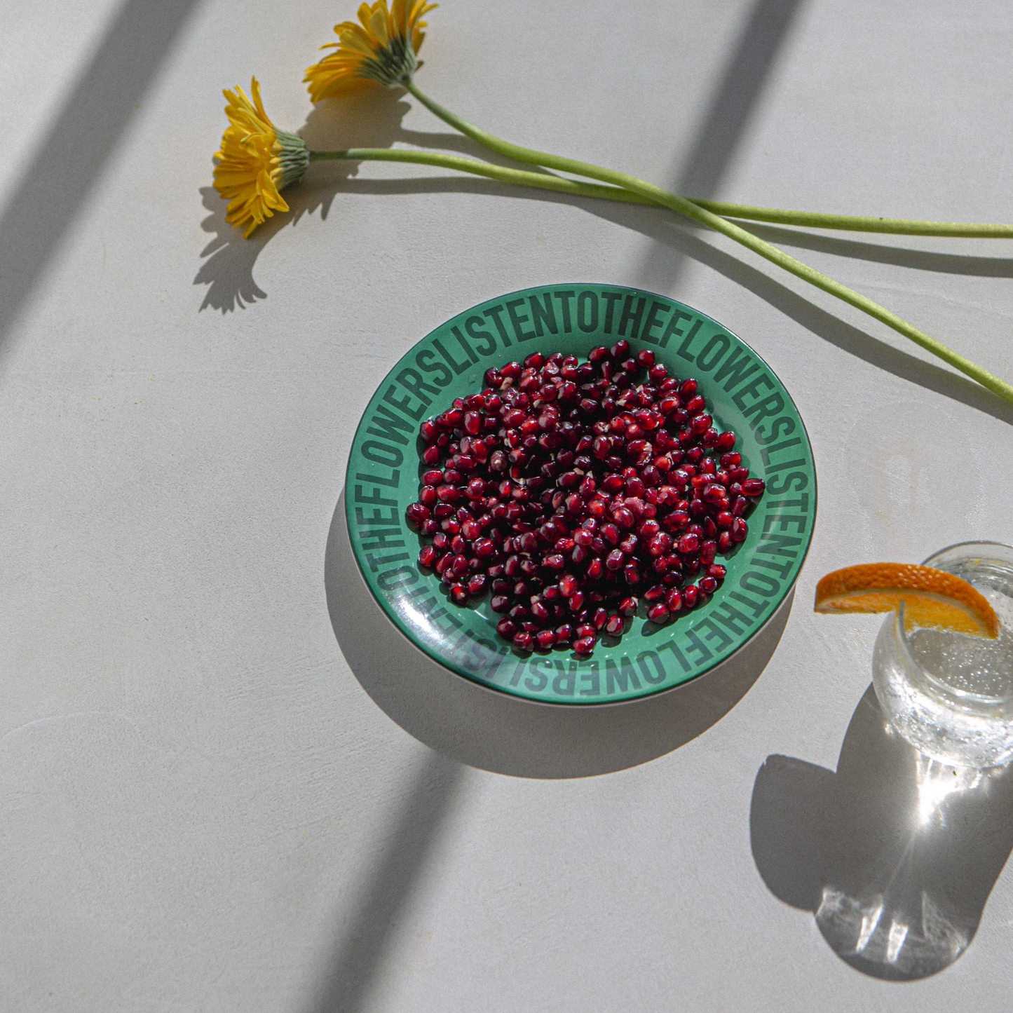 GREEN CERAMIC PLATE WITH POMEGRANATE SEEDS